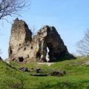 Bitva u Mostu 1248 - Zřícenina hradu Týřov, kam dal Václav I. Jednooký uvěznit odbojné šlechtice – wikipedie