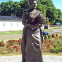 H. G. Wells - 2 – Socha spisovatelky Elizabeth von Armin, která byla v letech 1910 – 1913 milenkou H. G. Wellse – wikipedia