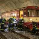 Noční můra hasičů. Na Benešovsku hořel vlak v tunelu - 27-027