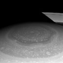 sonda Cassini - Saturnův hexagon