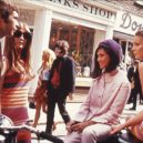 Twiggy - Londons_Carnaby_Street,_1966