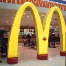 Ray Korc a McDonald´s - McDonald’s v obchodě Toronto , Ontario , Kanada, Wal-Mart – wikipedia
