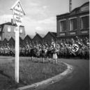 X. sjezd NSDAP, Norimberk 1938 - Německé děti zdraví průvod nacistickým pozdravem – commons.wikimedia