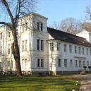 Alexander von Humboldt - Palác Tegel v Berlíně, kde Alexander a jeho bratr Wilhelm žili několik let – wikipedia
