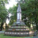 Rytíř d´Eon - Památník Burdett Coutts Memorial Sundial v Londýně – wikipedia