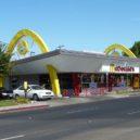Ray Korc a McDonald´s - První restaurace franšízovaná Ray Krocem – wikipedia