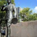 Generál Pershing - Socha Johna J. Pershinga se nachází v Pershing Park , Washington, DC – commons.wikimedia