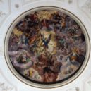 Archanděl Michael - Stropní freska v Weilheimově centrálním kostele zobrazující Luciferův sestup do pekla, zásluhou archanděla Micheaela – commons.wikimedia