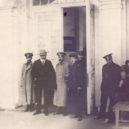 Arseňjev - V .K. Arseňjev (vlevo) a Fridtjof Nansen na nádraží v Chabarovsku 23. září 1913 – wikipedia