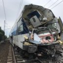 V Uhříněvsi se srazil vlak s nákladním autem - uhrineves vlak nabourany_hasici praha