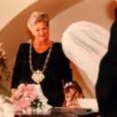 Světlana Witovská a Kamila Moučková - 16_Kamila Moučková iako oddávající na Staroměstské radnici v roce 1996_foto archiv Kamily Moučkové_repro zdarma