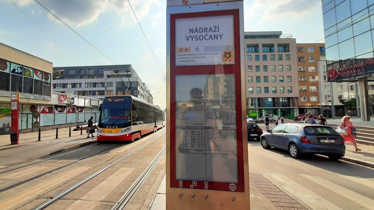 Tramvajový označník ve Vysočanech stál téměř půl milionu korun
