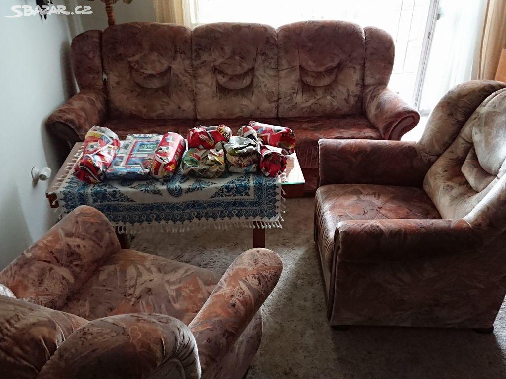 Retro podle abecedy 11: Co když se pobryndám likérem? Máslo opravdu čistí skvrny? Odpovědi i na další otázky jsme našli v lexikonu z roku 1980