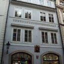 Lori Šomková - Dnešní podoba domu U Červeného orla, kde bývala kavárna U Suchých, kde se v zimě 1833-34 Mácha seznámil s Lori Šomkovou-wikipedie