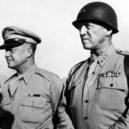 Dwight Eisenhower - Generál Dwight Eisenhower a generál George Patton, 40. léta commons.wikimedia-