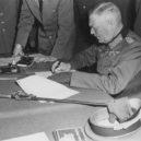 Polní maršál Keitel - Keitel při podepisování kapitulace v Berlíně 8. 9. května 1945 – wikipedia