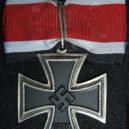 Theodor Eicke - Rytířský kříž Železného kříže (něm. Ritterkreuz des Eisernen Kreuzes). Vyznamenání je o stupeň vyšší než Železný kříž.-WIKIPEDIE
