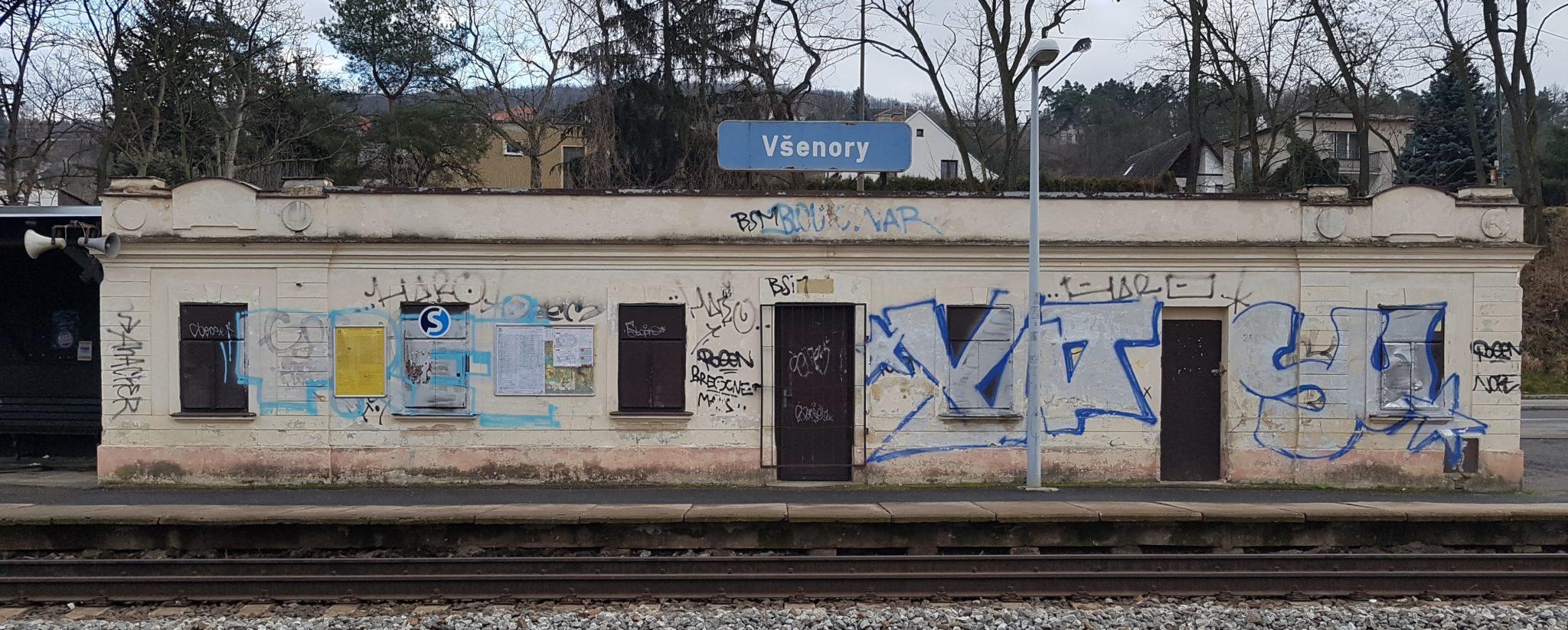 Všenory u Prahy požadují rekonstrukci původní železniční zastávky