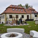 Knihovnu dolnobřežanského komunitního centra pokřtili autorské čtení Ljuba Krbová a Ondřej Neff - komunitni zahrada