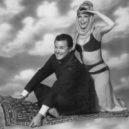 Larry Hagman - 5 – Larry Hagman a Barbara Edenová na létajícím koberci v seriálu I dream of Jeannie – wikipedie