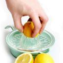 Malý domácí lexikon 14 - squeezing lemon