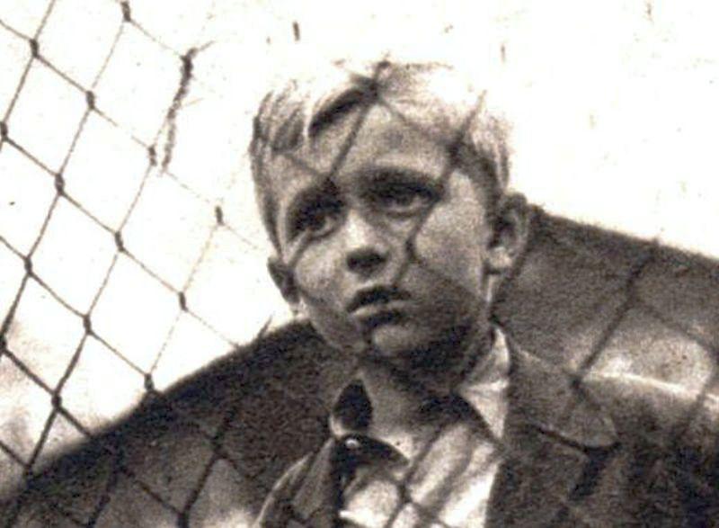 Díky filmu reflektujícímu hrůzy války se jako chlapec stal oscarovým hercem, pak se na něj téměř zapomnělo