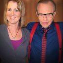 Larry King - Americká aktivistka Christina Tobin s Larry Kingem -commons-wikimedia –