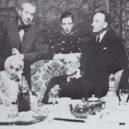 André Gide - André Gide (sedící uprostřed) – 1936 – wikimedia.commons