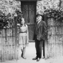 Generál Děnikin - Anton Děnikin s dcerou Marinou před svým domem na předměstí Paříže (1933) – wikipedia
