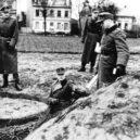 Generál Weidling a obrana Berlína 1945 - Bitva o Berlín – Generálporučík Reymann při kontrole zákopů na předměstí Berlína