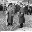 Generál Weidling a obrana Berlína 1945 - Bitva o Berlín – Dva příslušníci Volkssturms s pancerfausty, někteří byli nuceni bojovat v civilních šatech, uniformy již nebyly