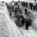 Generál Weidling a obrana Berlína 1945 - Bitva o Berlín – Příslušníci Volksturmu budují obranné valy před Berlínem