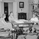 Enrico Fermi - Bruno Pontecorvo a Enrico Fermi a jeho bývalý asistent Bruno Pontecorvo, přesvědčený komunista, kterýv roce 1950 přeběhl do Sovětského svazu -wikimedia.commons ,