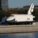 Buran - Buran-001 v Gorkém parku v Moskvě – commons.wikimedia