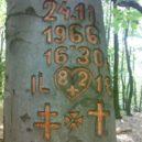 Letecká nehoda, Sakrakopec u Bratislavy, 24. 11. 1966 - Detail vytesaného nápisu 82 obětem tragédie z roku 1966 – wikipedie