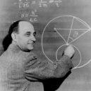 Enrico Fermi - Enrico fermi u tabule (zajímavé je, že v rovnici je chyba) -wikimedia.commons –