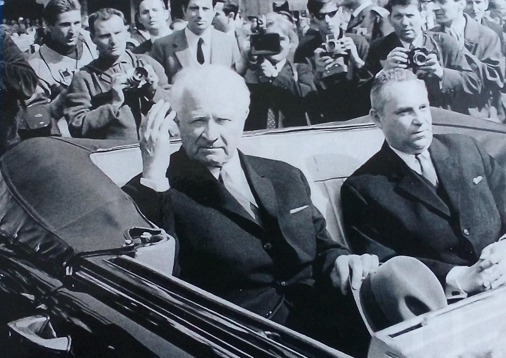Jiří Novák: Můj táta byl kancléřem tří prezidentů a zachránil život Františku Kriegelovi Ladislav Novák s Ludvíkem Svobodou. Potřetí kancléřem...