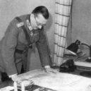 Zimní válka - Finský generál Mannerheim studující mapu – wikipedie