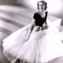 Grace Kelly - Grace Kelly na propagační fotografii pro film Okno do dvora (Rear Window) z roku 1954 – wikipedie
