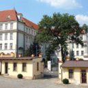 Oskarový herec Ivan Jandl - Gymnázium, na němž Jandl studoval – wikipedie