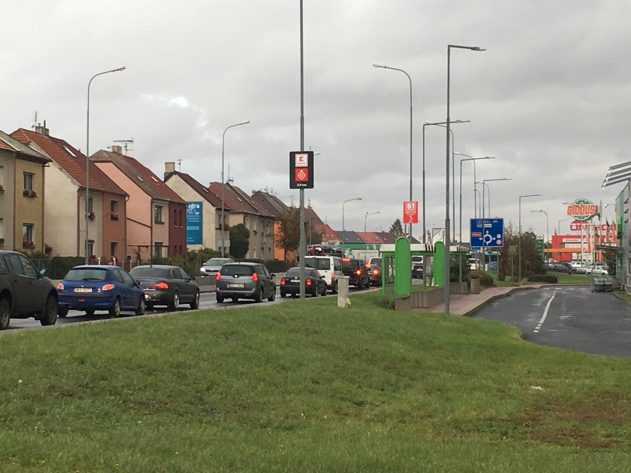 Doprava v Chomutově se mění v peklo, stěžují si řidiči
