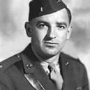 Senátor Joseph McCarthy - Joseph McCarthy ve své uniformě US Marine Corps – wikipedia
