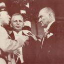 Maršál Vorošilov - Kliment Vorošilov, Andrej Bubnov a Gazi Mustafa Kemal při oslavě 10. výročí vzniku Turecké republiky -wikimedia.commons –