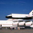 Buran - Kosmoplán Buran na hřbetu letadla Antonov An-225 na aeroshow v Paříži – commons.wikimedia