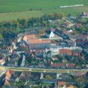 Bitva u Lomnice nad Lužnicí – 9. listopadu 1618 - Letecký pohled na centrum Lomnice nad lužnící, kde se poblíž roku 1618 odehrála bitva mezi ferdinandem Štýrským a českými stavy-wikipedie