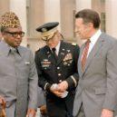 Mobutu - Mobuto Seko s minstrem obrany USA Weinbergerem v Pentagonu (1983) -wikimedia.commons –