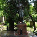 Zoja Kosmoděmjanská - Památník Zoji na hřbitově Novoděvič- WIKIPEDIA