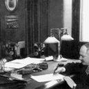 Zimní válka - Podpis paktu o neútočení. Vpravo – Ivan Majskij, vlevo – Aarno Yrjö-Koskinen – WIKIPEDIE