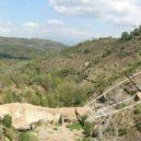 Protržení přehrady Malpasset - Ruines du Barrage de Malpasset s kupé droite du diere suite a l’arrachement de la roche. -wikimedia.commons –