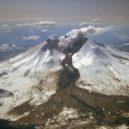 Výbuch sopky Nevado del Ruiz - Sopečný bahnotok na úbočí sopky Mount St. Helens (taktéž stratovulkán), erupce v březnu 1982 – wikipedie